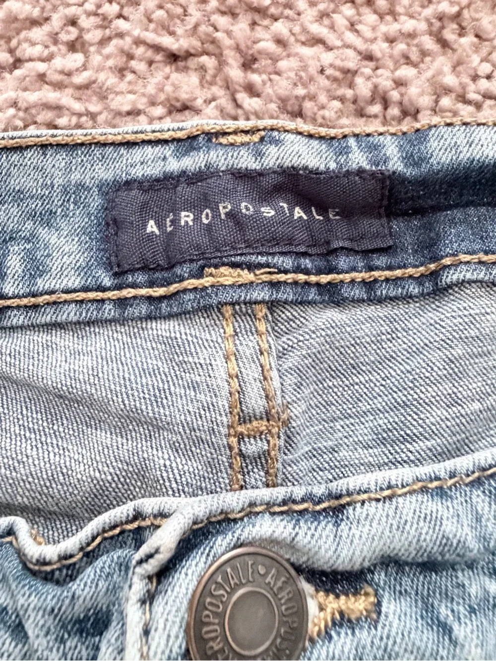 Aeropostale Women's Light Wash Blue Denim Jeans